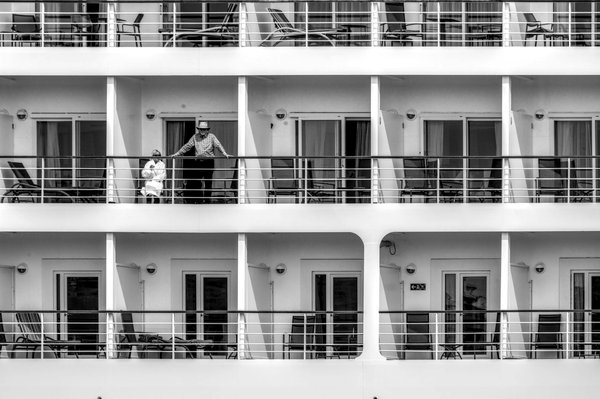 Comment organiser des vacances en Laponie avec des cours de sculpture sur glace et des randonnées en raquettes?